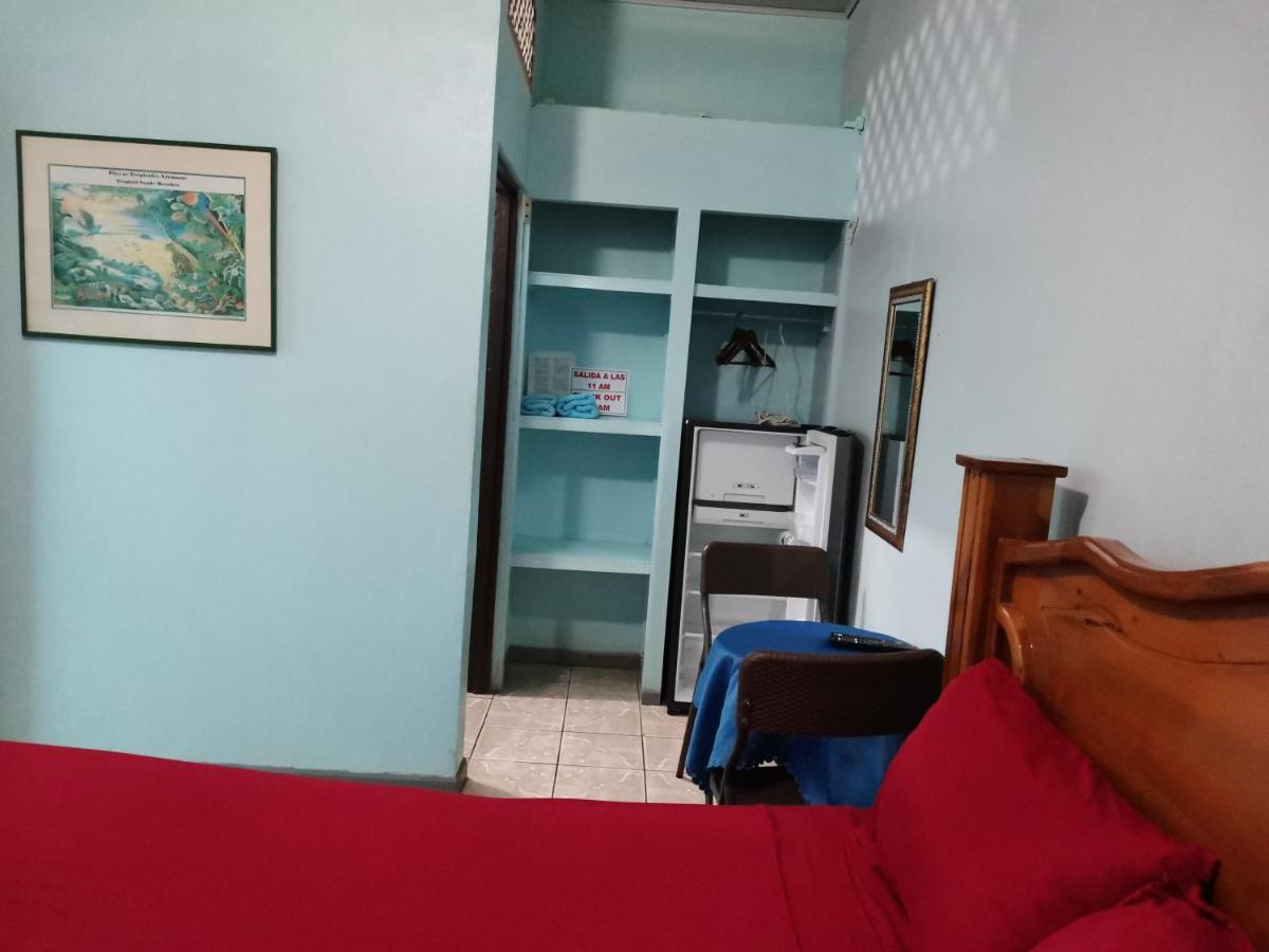 Cabinas Mitchaelle'S Puerto Viejo de Talamanca Exterior photo