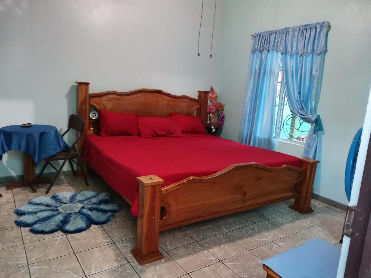 Cabinas Mitchaelle'S Puerto Viejo de Talamanca Exterior photo
