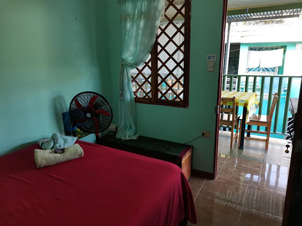 Cabinas Mitchaelle'S Puerto Viejo de Talamanca Exterior photo