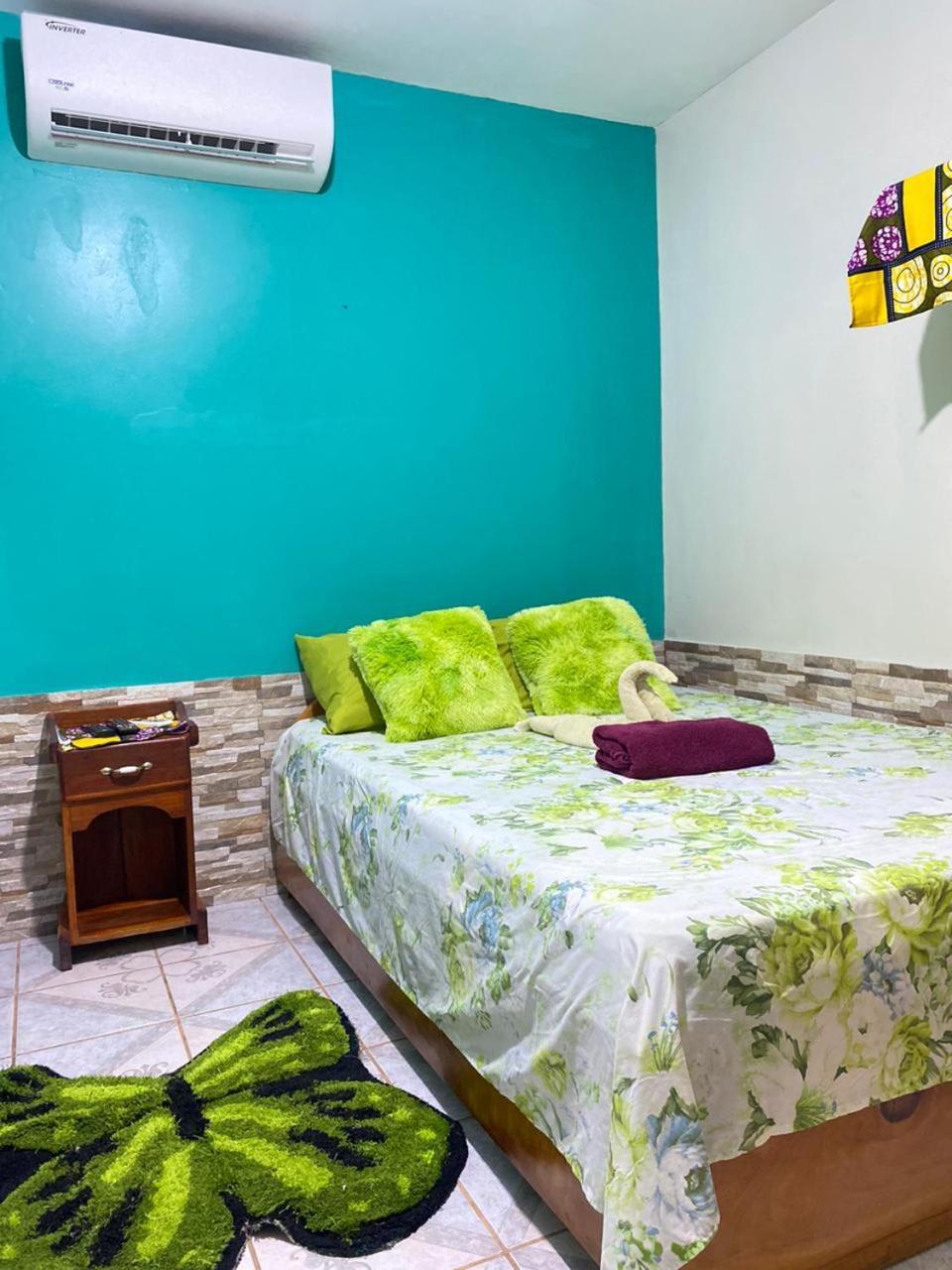 Cabinas Mitchaelle'S Puerto Viejo de Talamanca Exterior photo